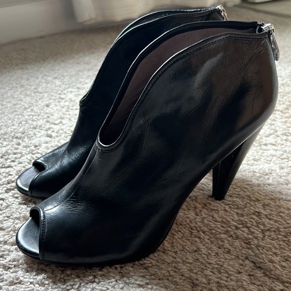 Vince Camuto Black Peep-Toe Zip Heels, Size 10 - Picture 2 of 6